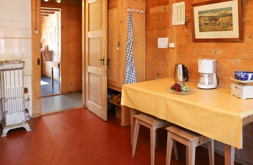 Saanenmoeser Apartamento | Chalet Ahorni by Interhome