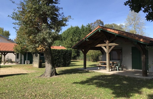 Sabres Chalet De Esquí | CHALET CONFORT, terraza cubierta, barbacoa, perrera.
