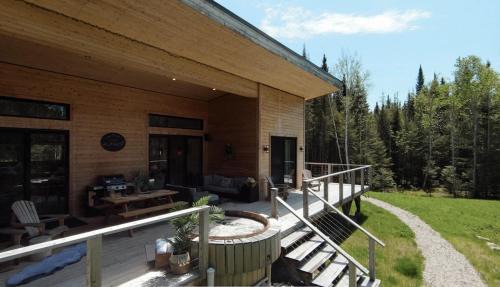 La Malbaie Chalet De Esquí | Chalet Alpinot - Spa, Nature & Luxe dans les Montagnes !