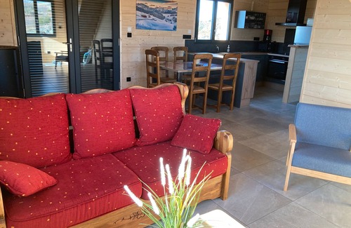 Saint-Genes-Champespe Chalet De Esquí | Chalet 'Artense Lodge' with Mountain View, Wi-Fi and Air Conditioning