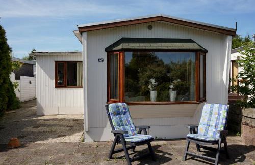 Municipality of Opmeer Chalet De Esquí | Chalet at a holiday park in Opmeer near Amsterdam