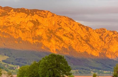Nussdorf am Attersee Apartamento | Chalet Attersee - ganzes Ferienhaus, Seeblick, Kamin, Sauna