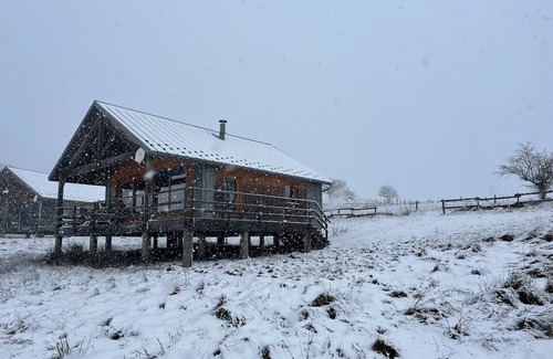 Montgreleix Chalet De Esquí | Chalet au Calme Avec vue sur les Monts du Cézallier
