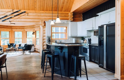 Fiddler Lake Resort Chalet De Esquí | Chalet Authentik 27: Indoor & Outdoor heated pools, Hot tub, Lake and Resort