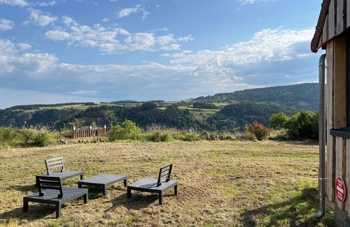 Arlempdes Chalet De Esquí | Chalet Autonome en Pleine Nature au Coeur des Gorges de Loire