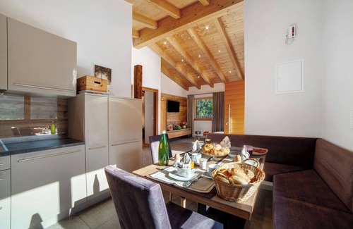 Rifiano Chalet De Esquí | Chalet 'Azalee' con vistas a la montaña, piscina compartida y Wi-Fi