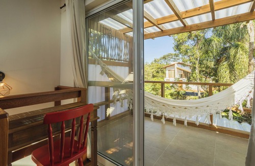 Praia do Rosa Chalet De Esquí | Chalet Azul. Comfort, Style and Peace in Nature.