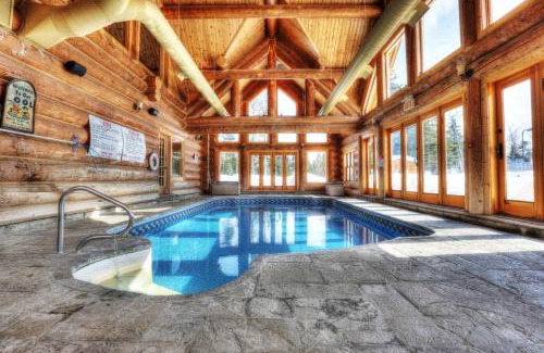Fiddler Lake Resort Chalet De Esquí | Chalet Blue Jay Spa at Fiddler's Lake