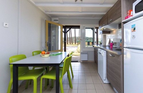 Leon Chalet De Esquí | Chalet 'Bungalow 4 Pers Village Vacances' con piscina compartida, terraza privada y Wi-Fi