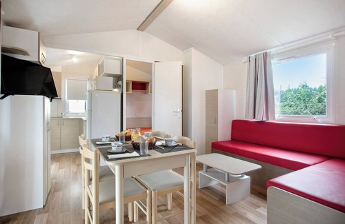 Burinhosa Chalet De Esquí | Chalet 'Bungalow T2 I I I - 15 Min Nazaré' con piscina compartida, terraza y aire acondicionado