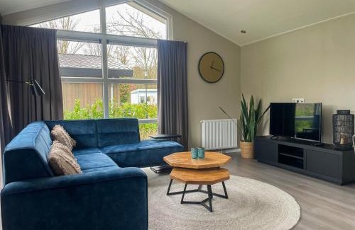 Municipality of Veldhoven Chalet De Esquí | Chalet by Park Pond in the Netherlands