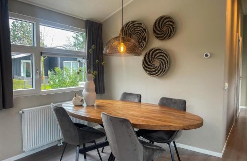 Municipality of Veldhoven Chalet De Esquí | Chalet by Park Pond in the Netherlands