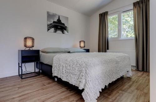 Municipality of Veldhoven Chalet De Esquí | Chalet by Pond in Eindhoven Holiday Park