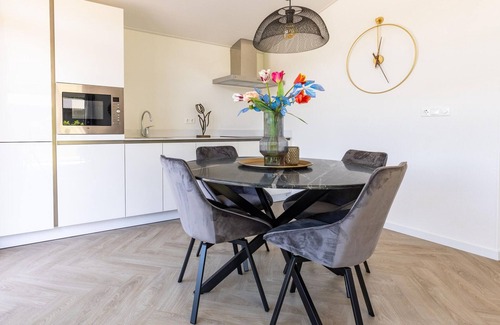 Municipality of Veldhoven Chalet De Esquí | Chalet by Pond in Holiday Park