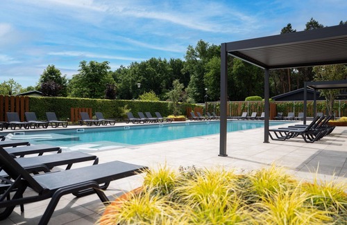 Municipality of Veldhoven Chalet De Esquí | Chalet by Pond in Holiday Park