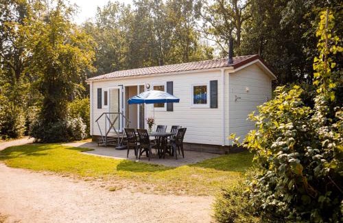 Leuken Chalet De Esquí | Chalet by the Water in Leukermeer