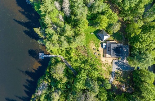 Saint-Alphonse-Rodriguez Casa | Chalet Hello| Private Lake Access | Hot Tub | EV