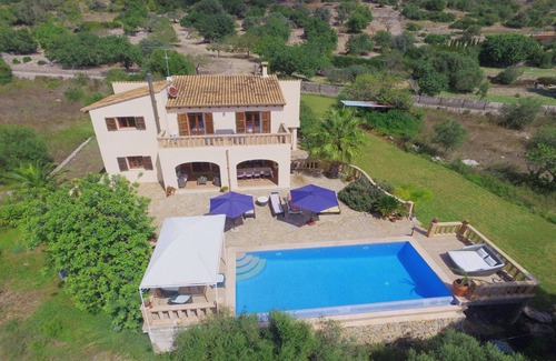 Arta Chalet De Esquí | Chalet "Cas Cans" con vistas a la montaña, piscina, Wi-Fi, A/C, balcón, terraza y jardín
