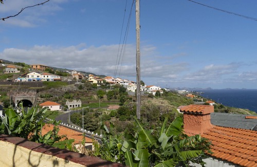 Gaula Chalet De Esquí | Chalet "Casa Do Boto" con vistas al mar, terraza privada y jardín