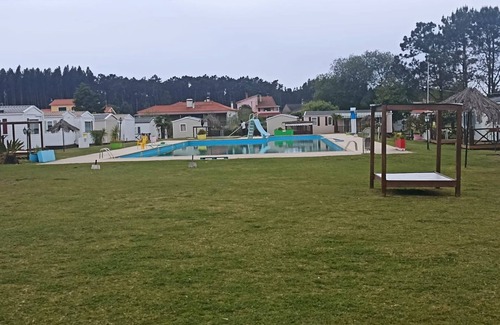 Burinhosa Chalet De Esquí | Chalet 'Casinhas Do Alentejano I I' con piscina compartida, Wi-Fi y aire acondicionado