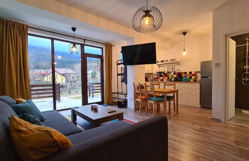 Busteni Casa | Chalet Cati Riverfront and Mountain View | Baby Crib