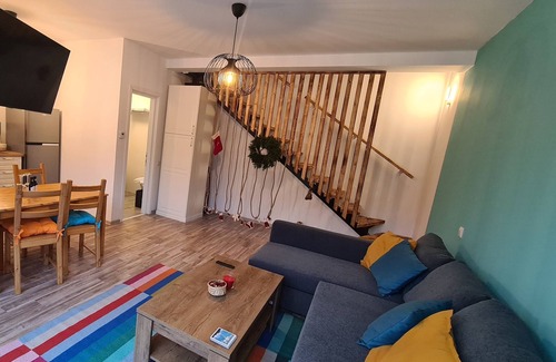 Busteni Casa | Chalet Cati Riverfront and Mountain View | Baby Crib