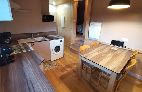 Saint-Genes-Champespe Chalet De Esquí | Chalet Cèdre, a little corner of paradise in the Auvergne, by the forest and the river