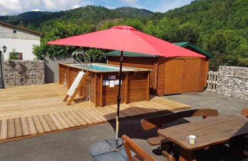 Cornimont Chalet De Esquí | Chalet chaleureux à Cornimont avec piscine privée