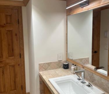 Aspen Apartamento | Chalet Chic 2BR plus Queen Sleeper Sofa
