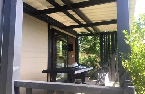 Rosans Chalet De Esquí | Chalet Comfort "Noumea" + CLIM 25m2 - (Modell 2) 2 Schlafzimmer + 12m2 überdachte Terrasse + TV 5 Personen