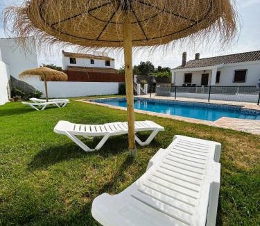 Conil de la Frontera Chalet De Esquí | Chalet con piscina privada grupos