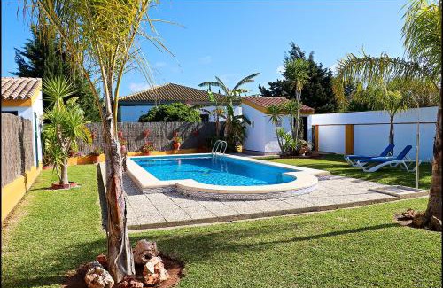 Conil de la Frontera Chalet De Esquí | Chalet con piscina en Roche Viejo