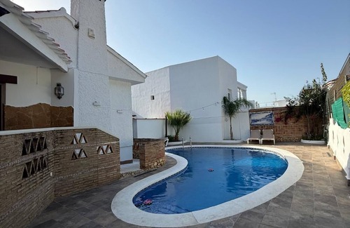 Punta Umbria Chalet De Esquí | Casa Marquesa con piscina y garaje privado al lado de la playa ( para mascotas )