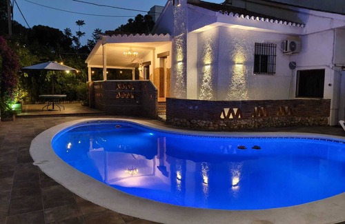 Punta Umbria Chalet De Esquí | Casa Marquesa con piscina y garaje privado al lado de la playa ( para mascotas )