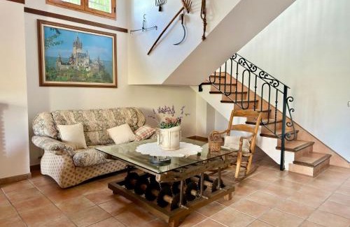 Baena Casa | Chalet con piscina El Arado