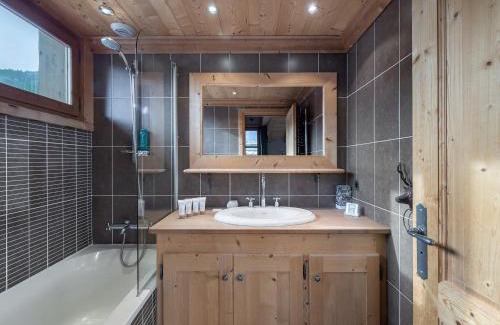 Le Praz Chalet De Esquí | Chalet cosy au centre de Courchevel Le Praz avec sauna, terrasse et parking - FR-1-568-15