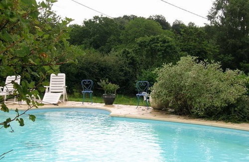 Echassieres Cabaña | Chalets con terraza y piscina en entorno verde, capacidad 5 personas, mascotas bajo solicitud