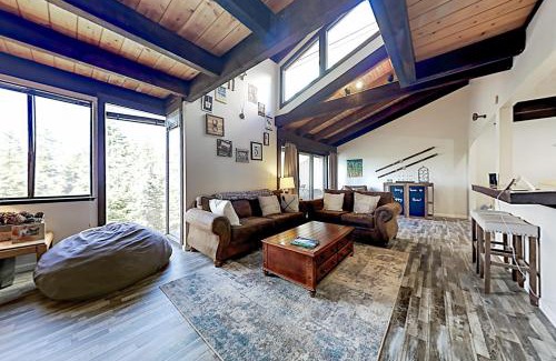 Zephyr Cove Casa | Chalet Court Manor