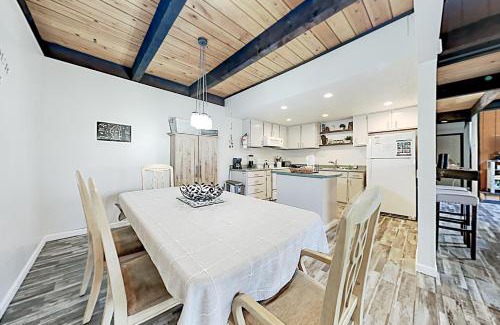 Zephyr Cove Casa | Chalet Court Manor