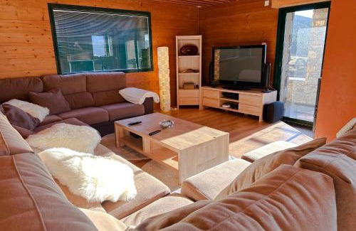 Eyne 2600 Chalet De Esquí | CHALET DE LA COULEE - Chalet de grand standing avec spa offrant une vue sur la vallée