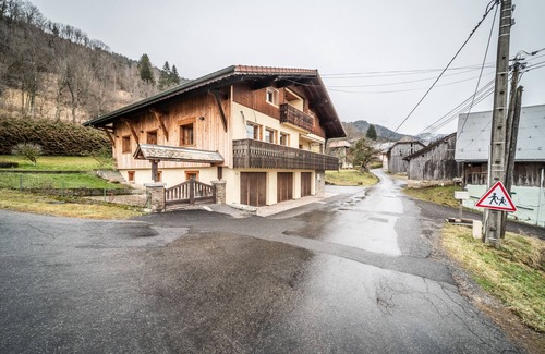 Saint-Sigismond Chalet De Esquí | Chalet 'De La Joux' con terraza privada y Wi-Fi