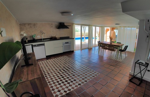 Los Puertos Chalet De Esquí | Chalet de lujo”Casa Terracota” con piscina, 3 cocinas, 6 habitaciones y 6 baños.