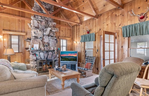 Big Bear Lake Chalet De Esquí | Chalet Des Ours -comfortable And Spacious Home With Wifi! Close To Everything! 2 Bedroom Chalet