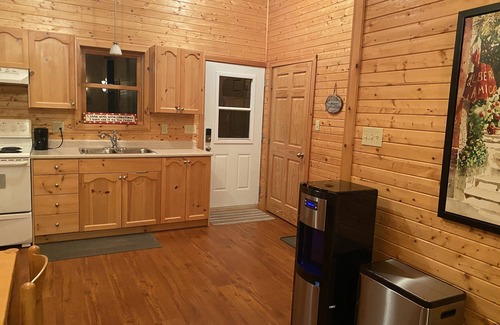 West Hants Cabaña | Chalet Drive - Lakefront Cottage