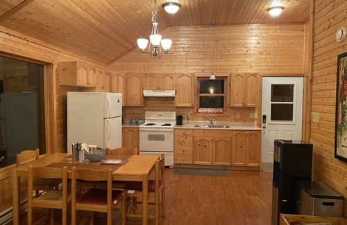 West Hants Cabaña | Chalet Drive - Lakefront Cottage