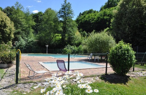 Payzac Chalet De Esquí | Chalet 'Du Moulin Du Châtain 1' con piscina compartida, terraza privada y jardín compartido