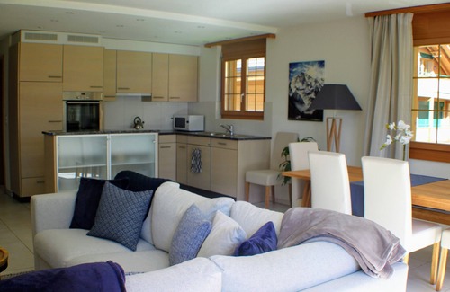 Lauterbrunnen Apartamento | Chalet Edelweiss: lujo espacioso, impresionantes vistas