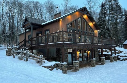 La Minerve Casa | Chalet El Dorado: Lake House near Mont-Tremblant