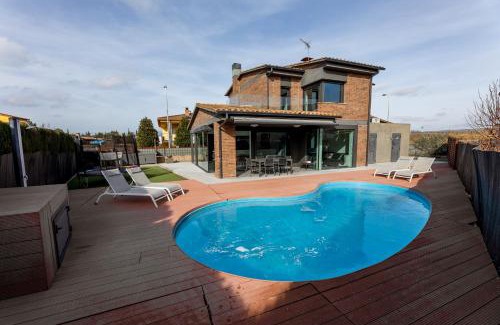 Mas Usall Casa | Chalet Els pins, Banyoles