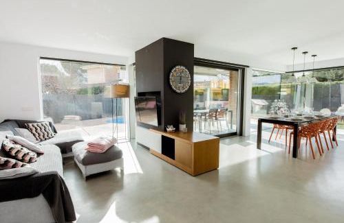 Mas Usall Casa | Chalet Els pins, Banyoles